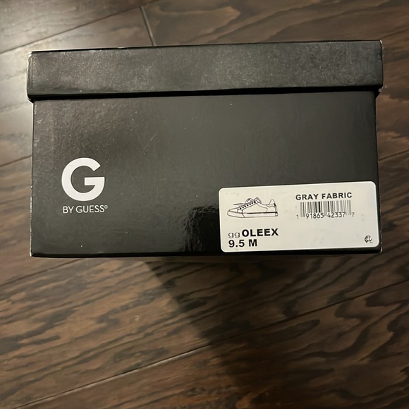 NIB G By Guess Women’s Oleex Gray White Lace Up Low Top Sneaker Shoes Size 9.5 M - Picture 6 of 6